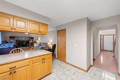 Entry Way - 7939 Giddings Rd, Rootstown, OH 44272 photo 3 of 4
