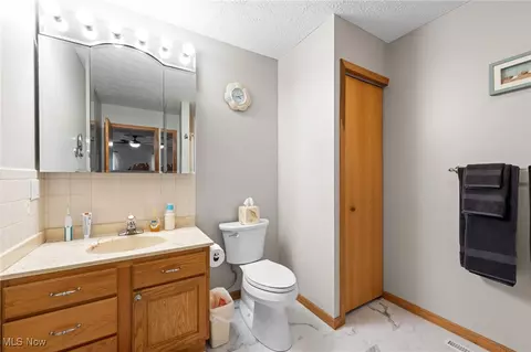 Bath - 7939 Giddings Rd, Rootstown, OH 44272 photo 2 of 3