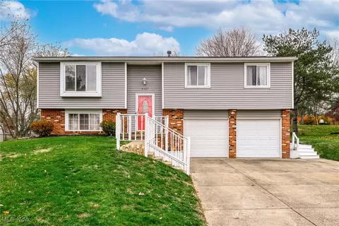 4407 Sunnyview Dr, Uniontown, OH 44685