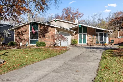 26700 Redwood Dr, Olmsted Falls, OH 44138
