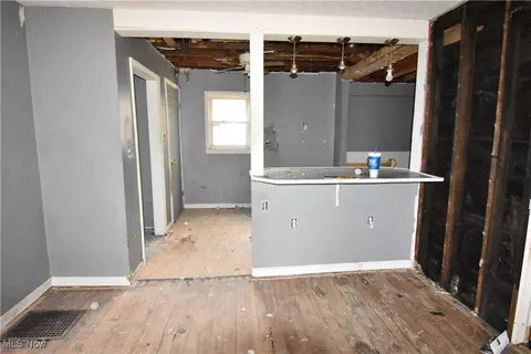 Entry Way - 922 W 37th St, Ashtabula, OH 44004 photo 1 of 4