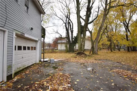 Exterior - 922 W 37th St, Ashtabula, OH 44004 photo 2 of 3