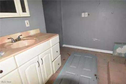 Bath - 922 W 37th St, Ashtabula, OH 44004 photo 3 of 3