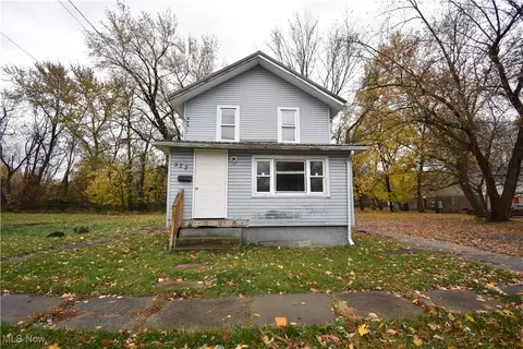 922 W 37th St, Ashtabula, OH 44004