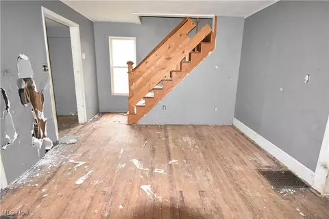 Living - 922 W 37th St, Ashtabula, OH 44004 photo 1 of 2