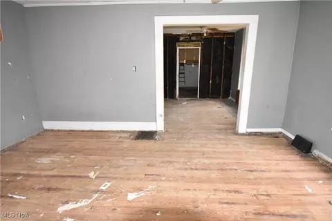 Living - 922 W 37th St, Ashtabula, OH 44004 photo 2 of 2