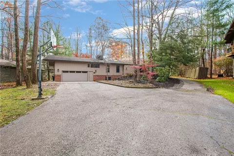 711 Cross Creek Oval, Aurora, OH 44202