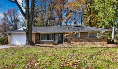 7706 Shady Ln, Northfield Center, OH 44067