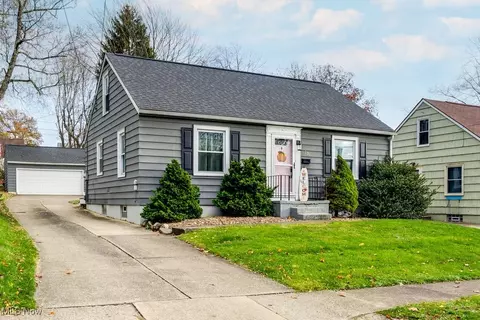 131 Baird Ave, Wadsworth, OH 44281