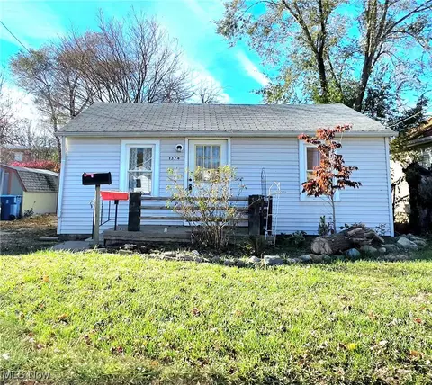 1374 Nichols Ave, Lorain, OH 44053