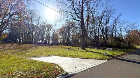 Connecticut Avenue Se, Massillon, OH 44646