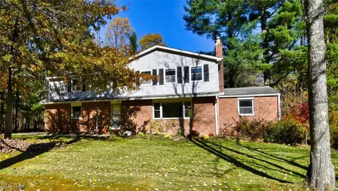 8886 Ranch Dr, Chesterland, OH 44026