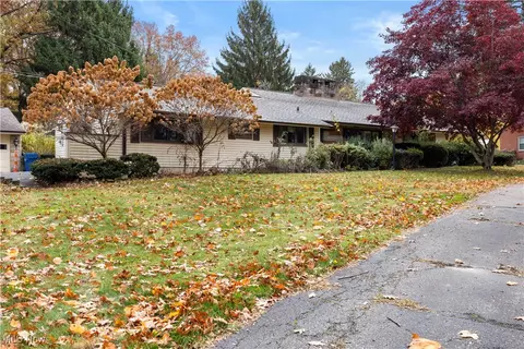 4345 Martin Dr, North Olmsted, OH 44070