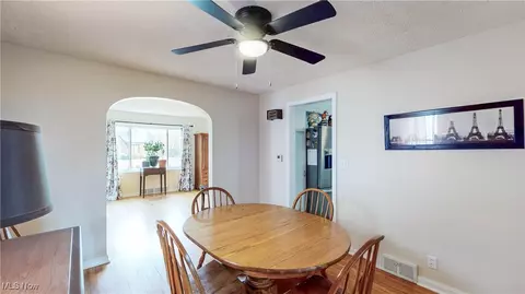 Dining - 123 Linwood Ave NW, Canton, OH 44708 photo 2 of 2