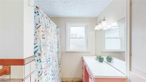 Bath - 123 Linwood Ave NW, Canton, OH 44708 photo 1 of 4