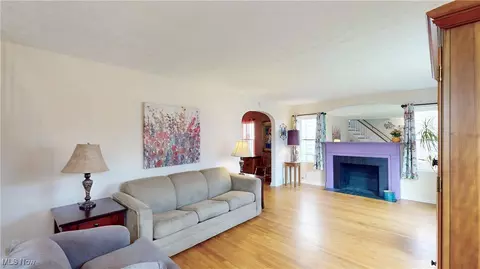 Living - 123 Linwood Ave NW, Canton, OH 44708 photo 1 of 2