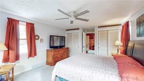 Bedroom - 123 Linwood Ave NW, Canton, OH 44708 photo 6 of 8