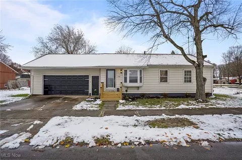 2748 Clearwater Dr NW, Warren, OH 44485
