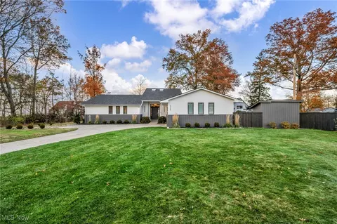 5365 E Lake Rd, Sheffield Lake, OH 44054