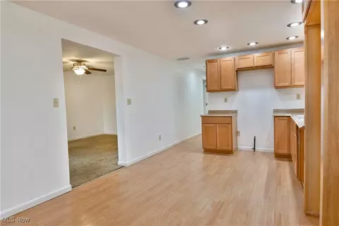 Living - 37 Morningside Rd, Niles, OH 44446 photo 6 of 7
