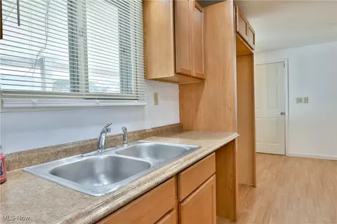 Kitchen - 37 Morningside Rd, Niles, OH 44446 photo 2 of 2