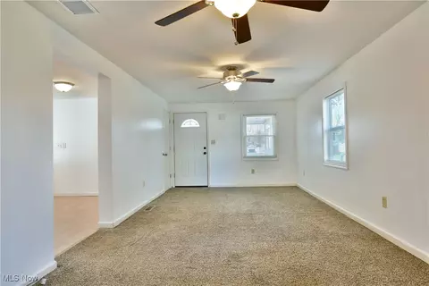 Living - 37 Morningside Rd, Niles, OH 44446 photo 4 of 7