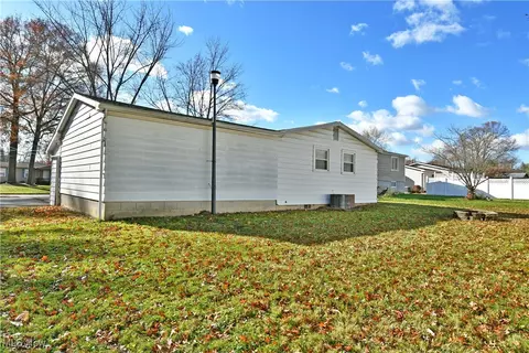 Exterior - 37 Morningside Rd, Niles, OH 44446 photo 4 of 8