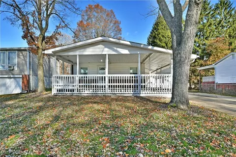 Exterior - 37 Morningside Rd, Niles, OH 44446 photo 3 of 8