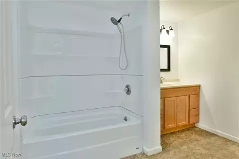 Bath - 37 Morningside Rd, Niles, OH 44446 photo 1 of 2