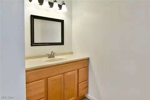 Bath - 37 Morningside Rd, Niles, OH 44446 photo 2 of 2