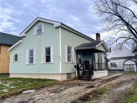 711 N Avenue Ave NE, Massillon, OH 44646