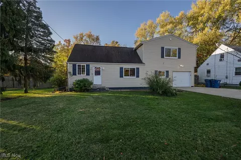 2060 Beach Dr, Akron, OH 44312