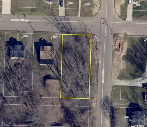 Pearl Avenue Se, Massillon, OH 44646