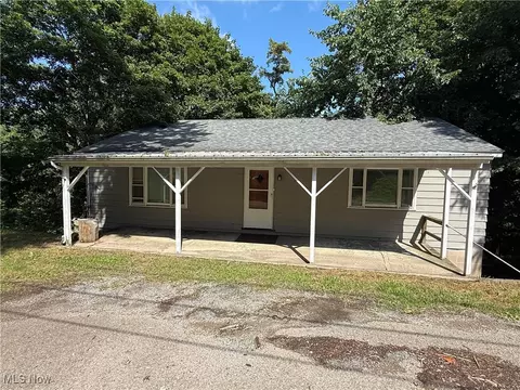 1209 Northside Dr, East Liverpool, OH 43920