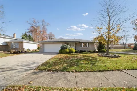 6145 Winchester Dr, Seven Hills, OH 44131