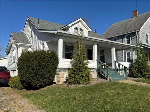 216 E Prospect St, Girard, OH 44420