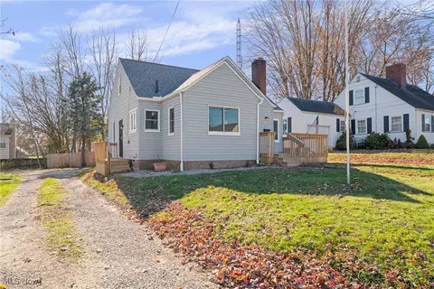 1202 28th St NE, Canton, OH 44714