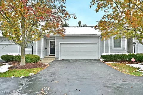 129 Greenfield Oval NW, Warren, OH 44483