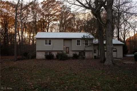 7463 Glenwood Rd, Conneaut, OH 44030