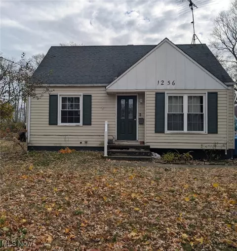 1256 Crescent Dr, Painesville, OH 44077