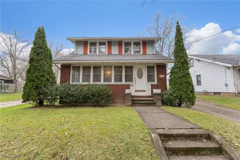 224 Shadyside Ct, Alliance, OH 44601