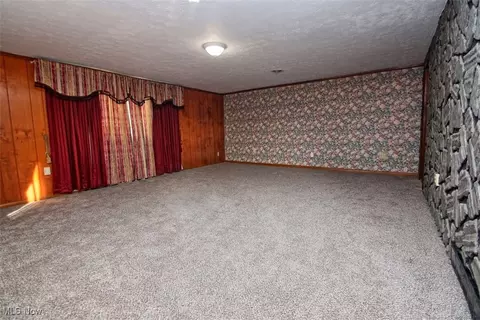 Living - 297 Abbe Rd N, Elyria, OH 44035 photo 3 of 4