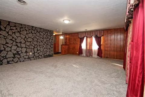 Living - 297 Abbe Rd N, Elyria, OH 44035 photo 2 of 4