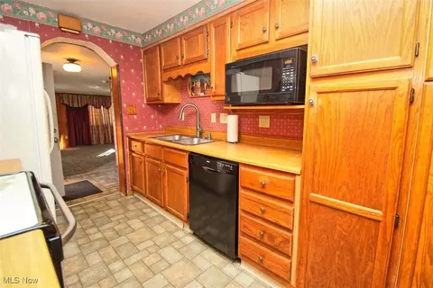 Kitchen - 297 Abbe Rd N, Elyria, OH 44035 photo 2 of 3