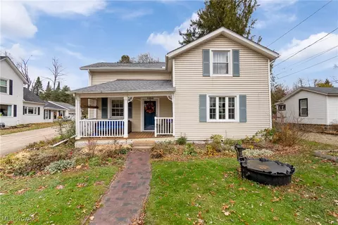 1263 Sharon Copley Rd, Sharon Center, OH 44274