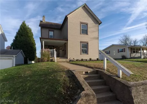 859 2nd St SE, New Philadelphia, OH 44663