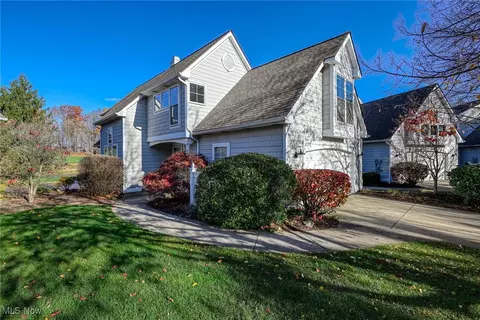 2975 Waterford Dr, Twinsburg, OH 44087