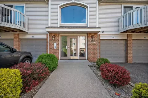 1444 Buckingham Gate Blvd #H, Cuyahoga Falls, OH 44221