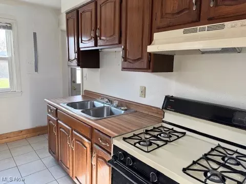 1643 Everett Ave, Youngstown, OH 44514 photo 4