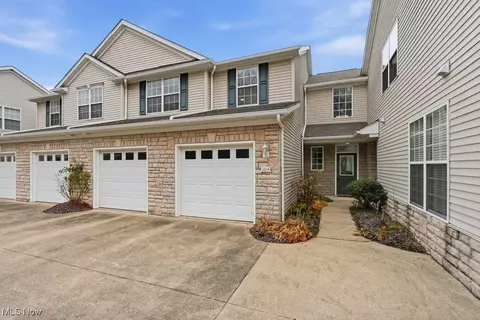 104 Falls River Dr, Munroe Falls, OH 44262